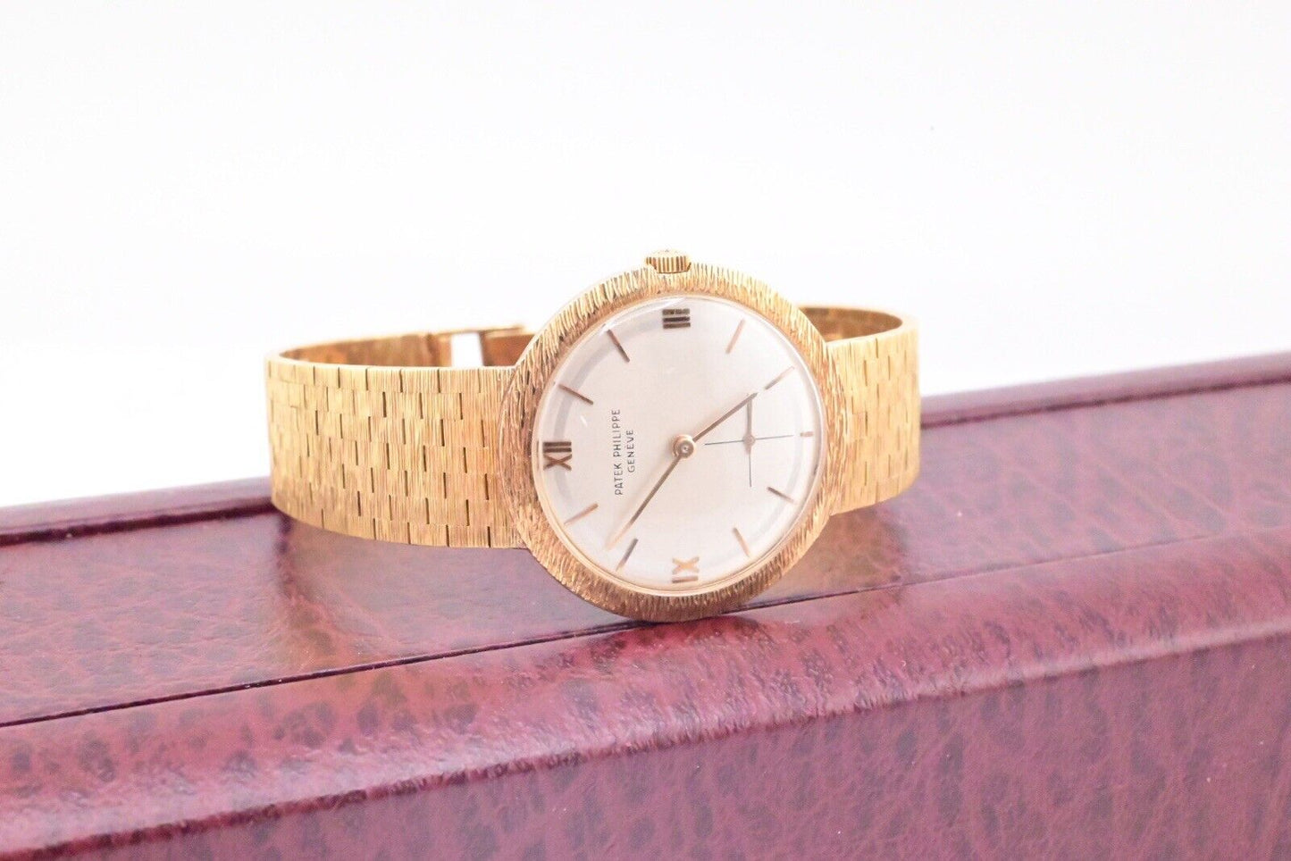 Exceptional Vintage Patek Philippe Calatrava 2506/1 18K Gold Box & Papers