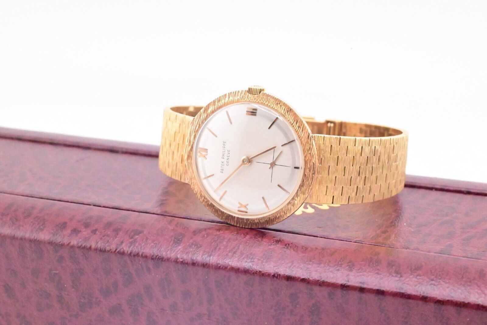 Exceptional Vintage Patek Philippe Calatrava 2506/1 18K Gold Box & Papers