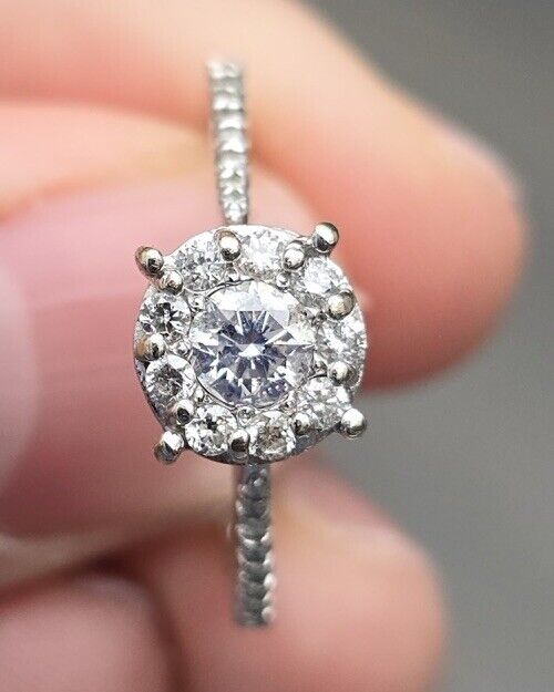 Gorgeous 14K White Gold Diamond Ring With Fine Diamonds