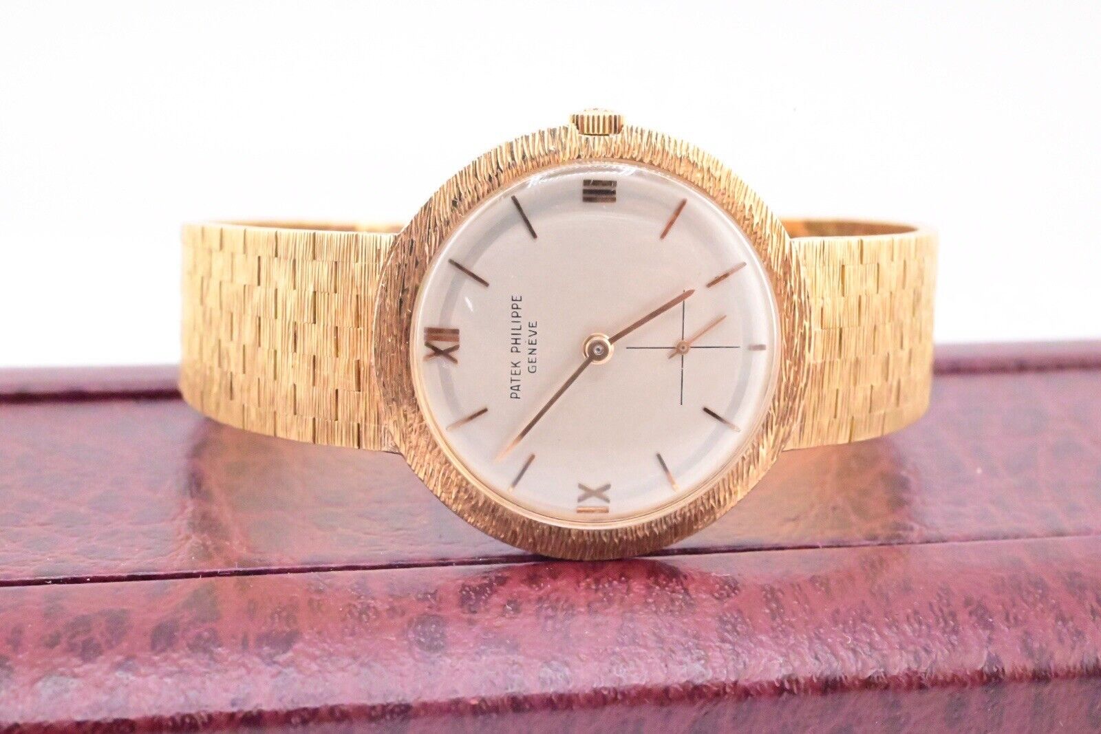 Exceptional Vintage Patek Philippe Calatrava 2506/1 18K Gold Box & Papers