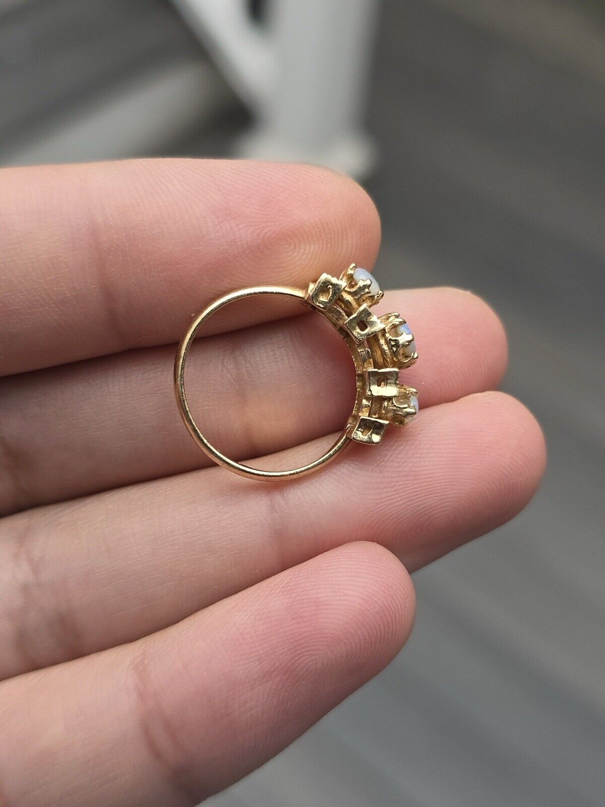 14K Yellow Gold Vintage Gorgeous Opal Ring
