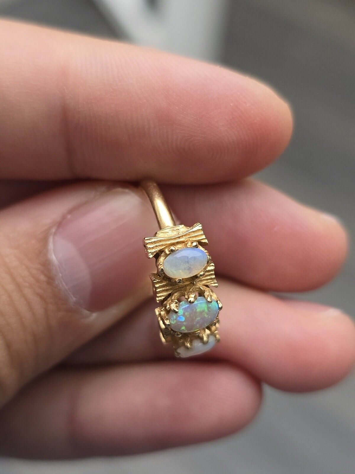 14K Yellow Gold Vintage Gorgeous Opal Ring