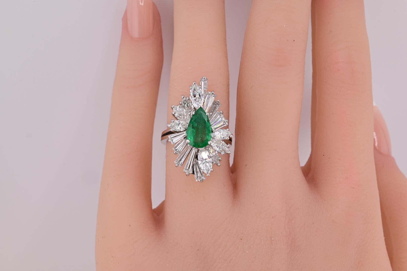 Extremely Gorgeous Emerald & Diamond Platinum Ring