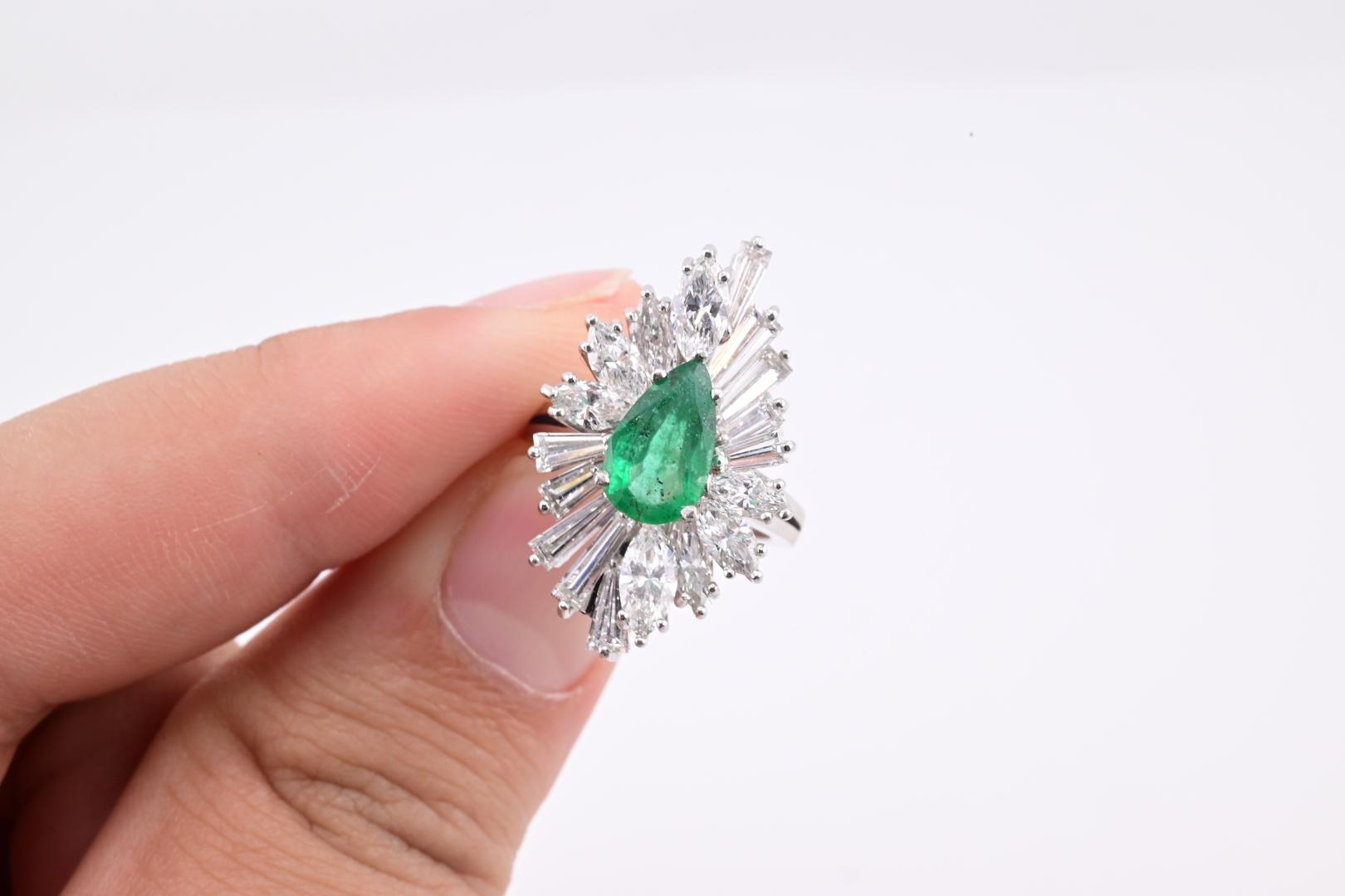 Extremely Gorgeous Emerald & Diamond Platinum Ring