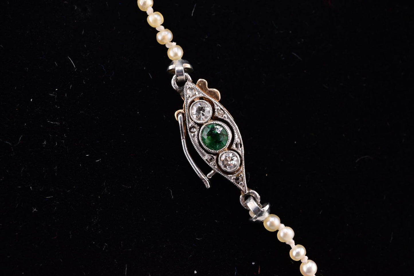 Super Art Deco Period Pearl Necklace With Diamond & Emerald Clasp