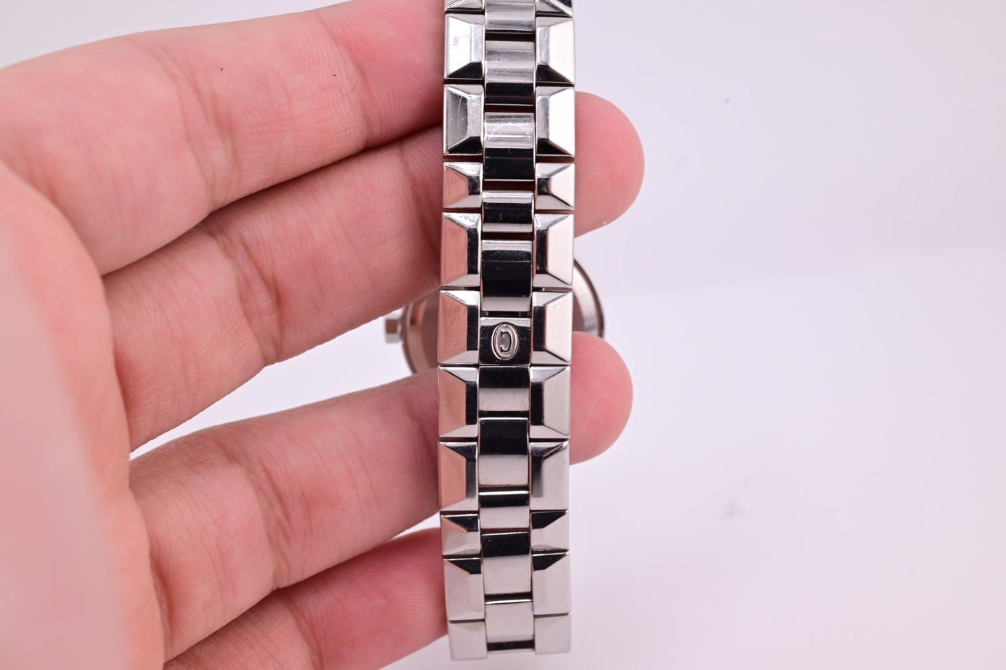 Gorgeous Like New Concord Saratoga Diamond Stainless Steel Ladies Quartz Watch